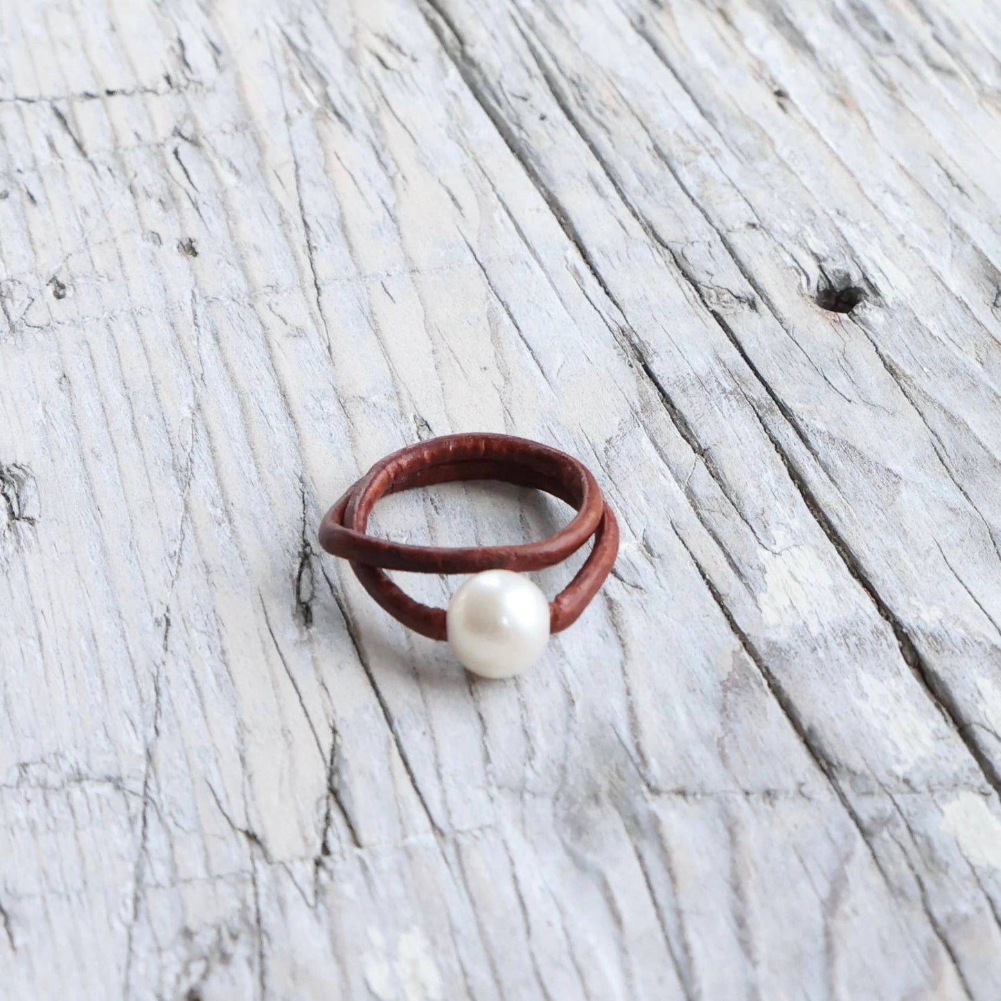FRESHWATER PEARL AND LEATHER RING