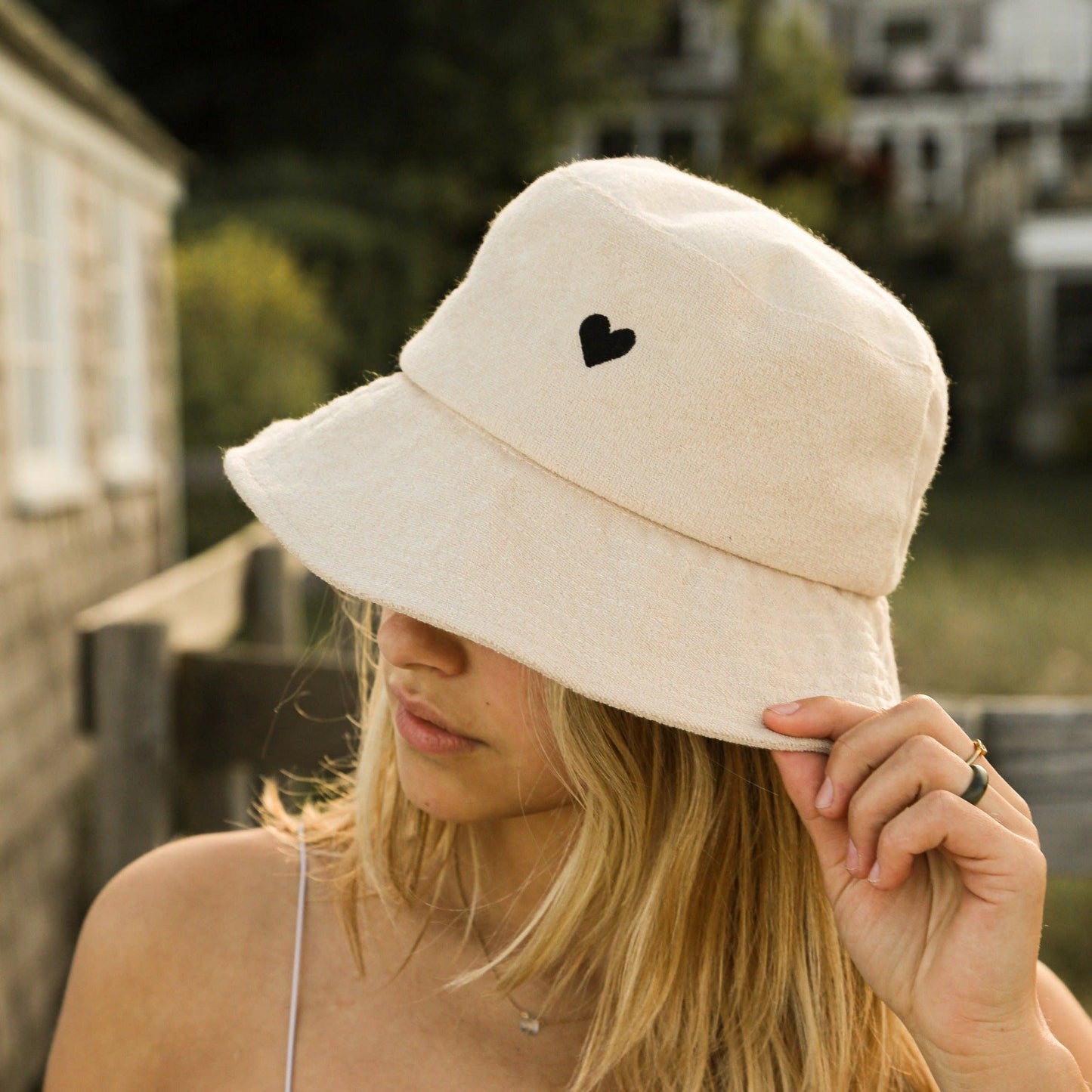 HEART BUCKET HAT