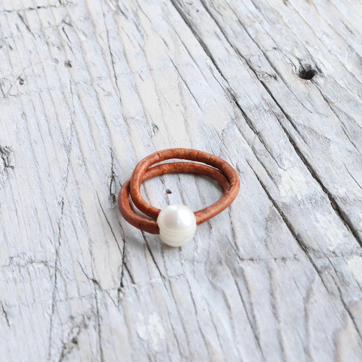 FRESHWATER PEARL AND LEATHER RING