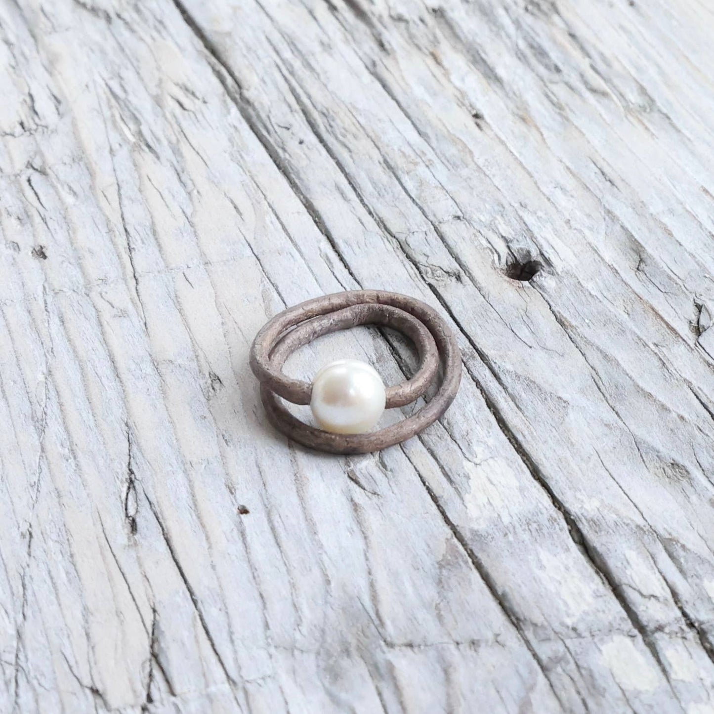 FRESHWATER PEARL AND LEATHER RING