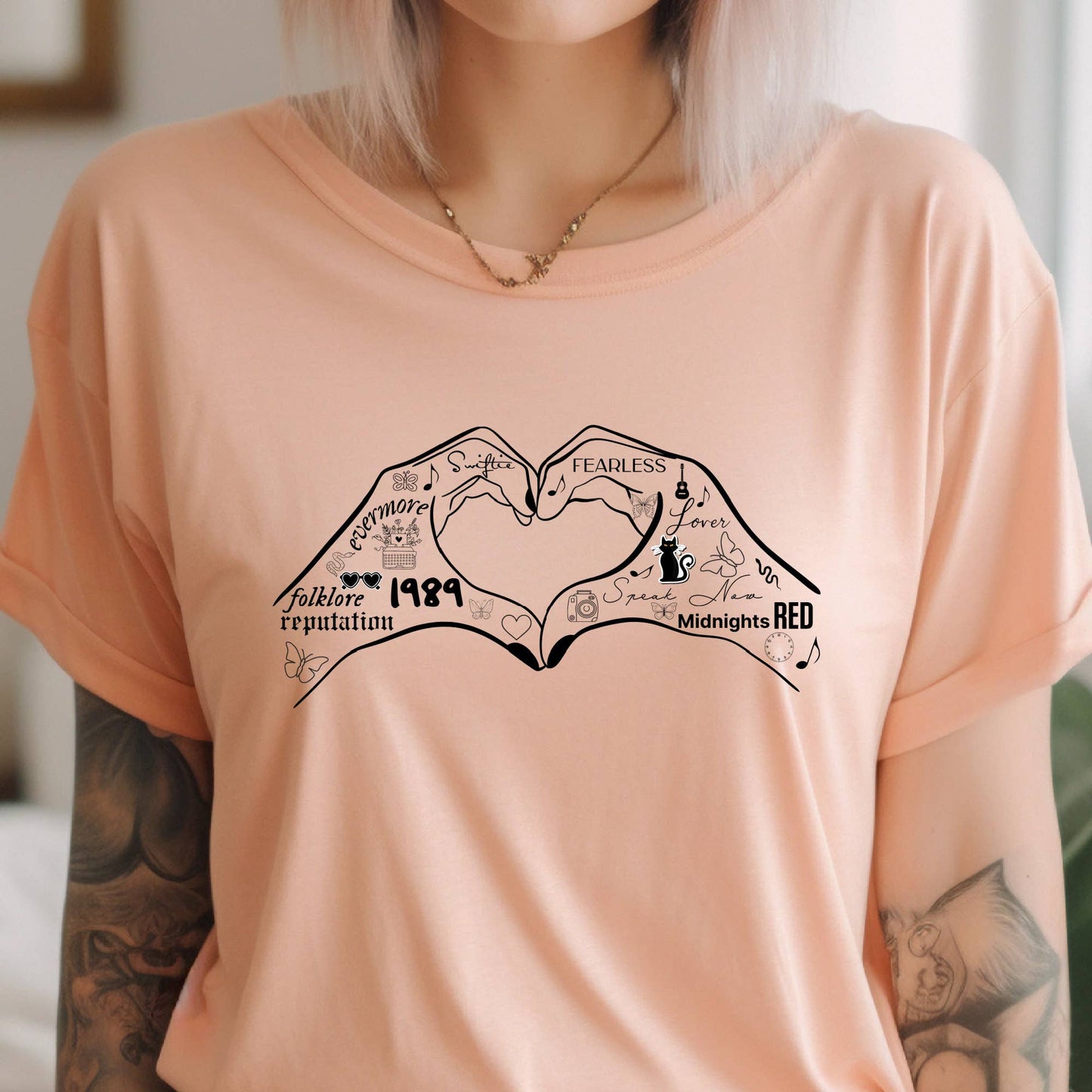 TAYLOR SWIFT HEART TEE